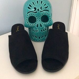 Qupid women’s stacked heel mule